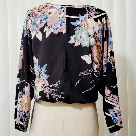 Flying Tomato floral top - Picture 2 of 6